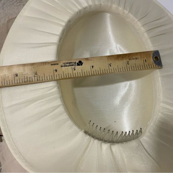 Vintage white beaded bridal hat with attachment tulle veil - Picture 7 of 10